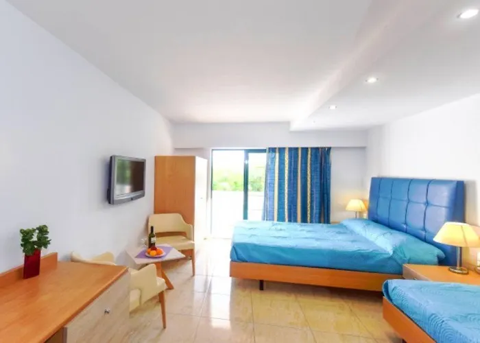 Gardens Complex لينثوس